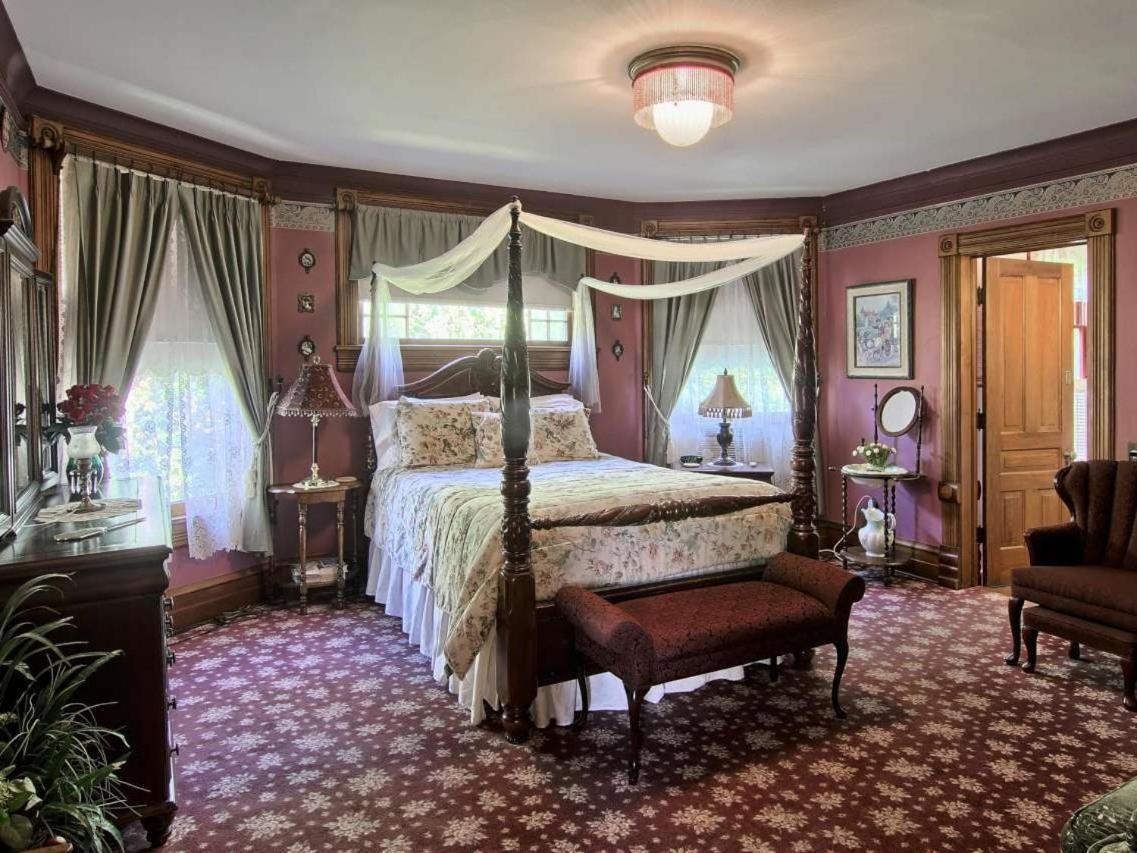Grand Victorian B&B Inn Bellaire Rum bild