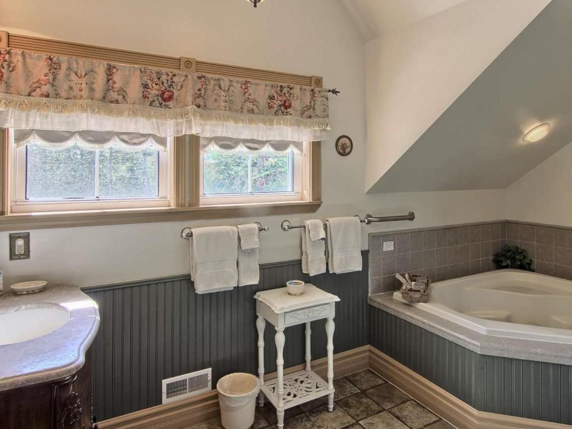 Grand Victorian B&B Inn Bellaire Rum bild